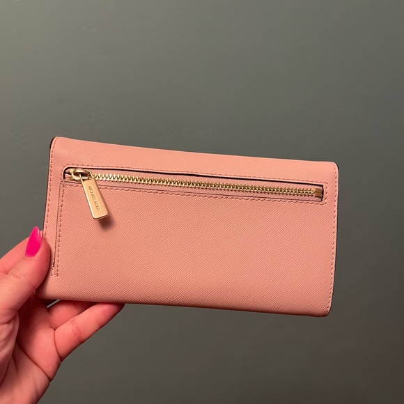 Michael Kors blush trifold wallet - Picture 2 of 4